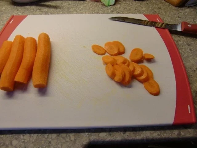 Putenröllchen auf Sellerie-Kartoffelpüree und gedünstete Möhren - Rezept - Bild Nr. 9