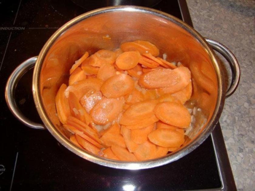 Putenröllchen auf Sellerie Kartoffelpüree und gedünstete Möhren ...