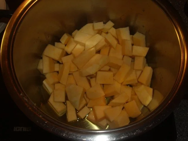 Rezept: Wirsingkohleintopf mit Steckrüben und Hackbällchen Bild Nr. 3 Wirsingkohleintopf mit Steckrüben und Hackbällchen - Rezept - Bild Nr. 3