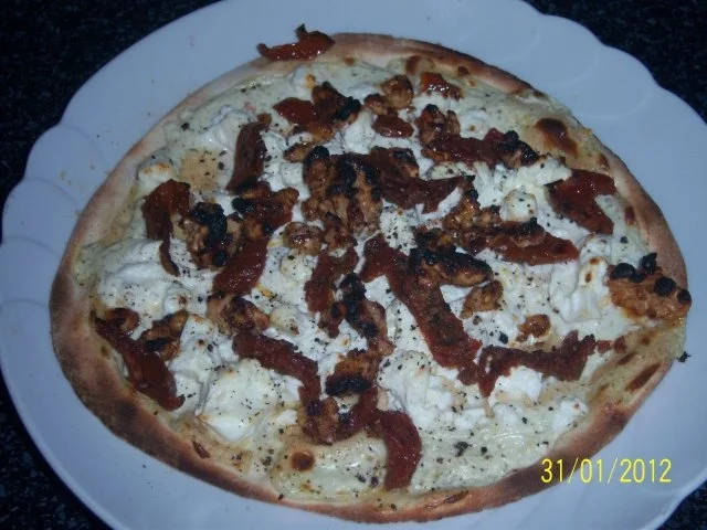 Rezept: schneller Flammkuchen mit getrockneten Tomaten und Honigwalnüssen schneller Flammkuchen mit getrockneten Tomaten und Honigwalnüssen - Rezept