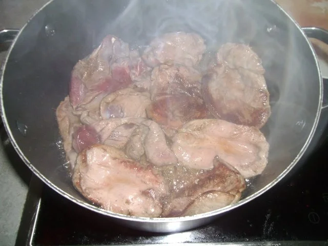 Rehschnitzel in feiner Rahmsoße (und Spiralnudeln) - Rezept - Bild Nr. 4