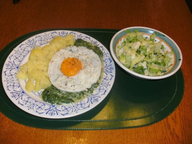Pikanter Rahm- Spinat mit Spiegelei - Rezept