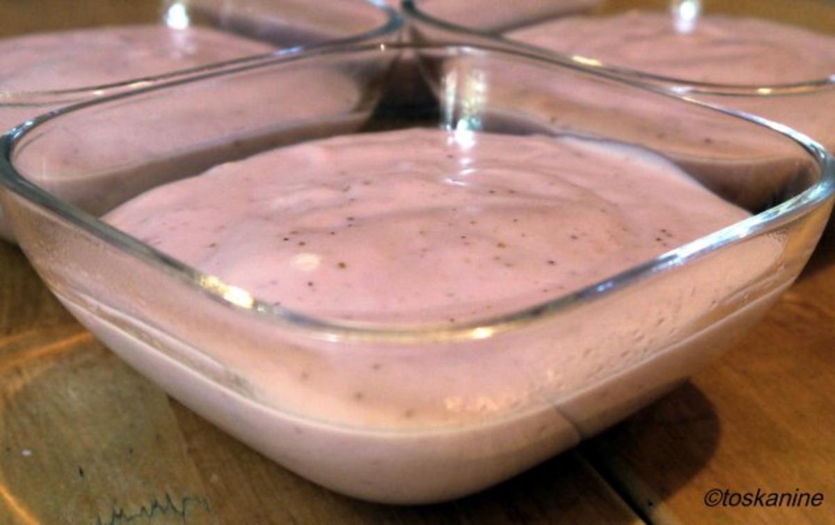 Erdbeerpudding mit Erdbeeren TK oder frisch und Sahne - Rezept mit Bild ...