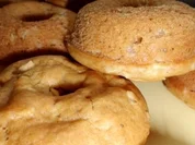 Kleingebäck: Dinkeldonuths mit Zimtapfel - Rezept