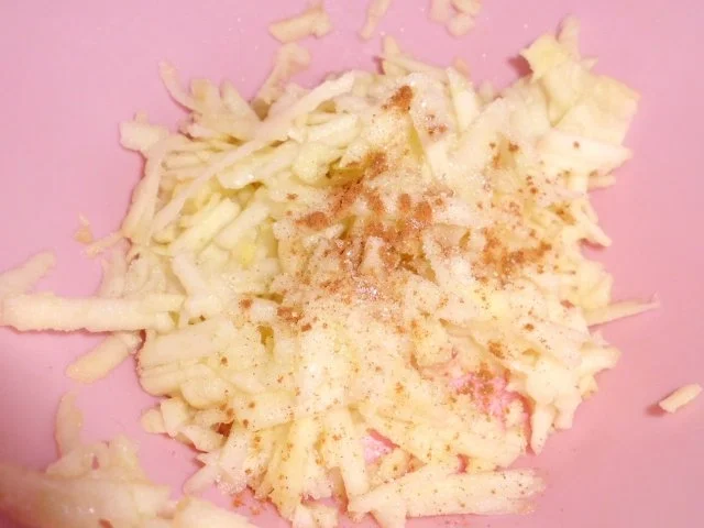 Kleingebäck: Dinkeldonuths mit Zimtapfel - Rezept - Bild Nr. 3