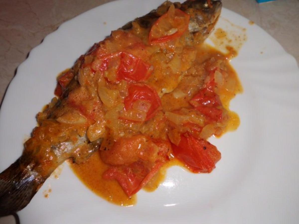Fisch: Forelle in Tomaten-Zwiebel-Rahmsoße - Rezept