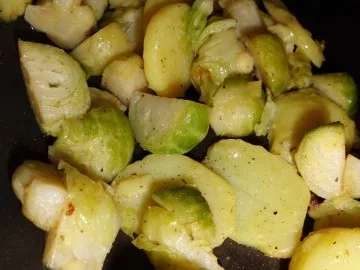 Rezept: Beilage: Kartoffel-Rosenkohl-Pfanne Beilage: Kartoffel-Rosenkohl-Pfanne - Rezept