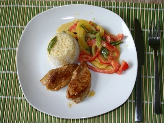Schweinemedaillons mit Thaigemüse und Reis - Rezept