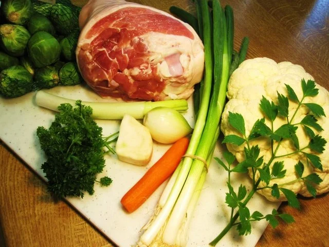 Rezept: Rosenkohl-Blumenkohl-Suppe mit Eisbein ... Bild Nr. 2 Rosenkohl-Blumenkohl-Suppe mit Eisbein ... - Rezept - Bild Nr. 2