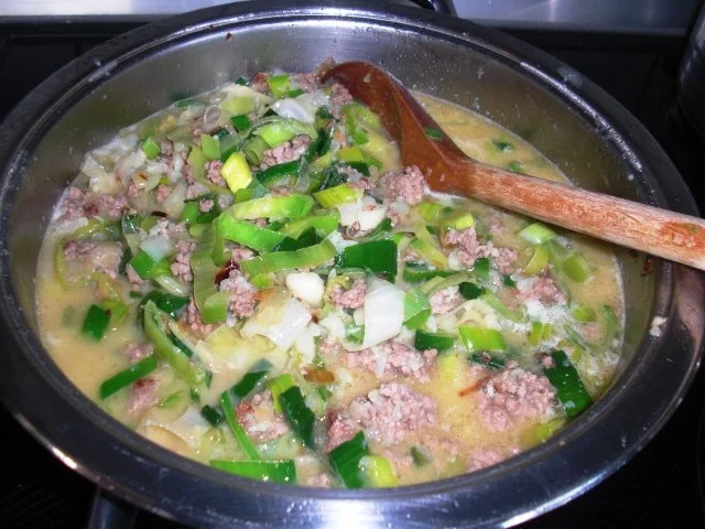 LAuch-HAckfleisch- BLUmenkohlSUppe mit KÄse - Rezept