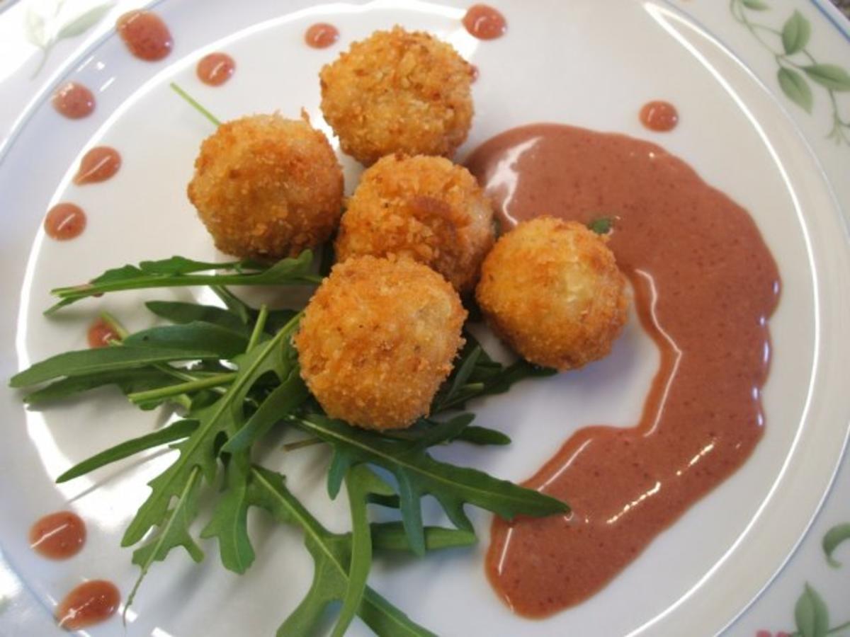 Bilder für Käse: Scharfe Käsebällchen auf fruchtiger Sauce - Rezept