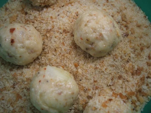 Käse: Scharfe Käsebällchen auf fruchtiger Sauce - Rezept - Bild Nr. 5