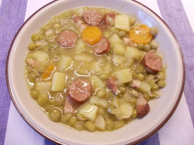 Erbsensuppe mit Dörrfleisch und Mettenden - Rezept