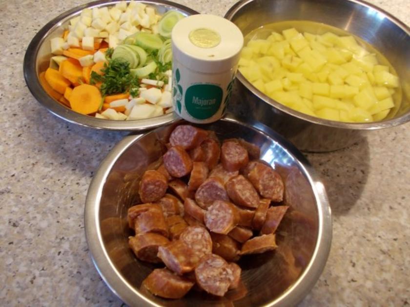 Erbsensuppe mit Dörrfleisch und Mettenden - einfach - 338 kcal/100g