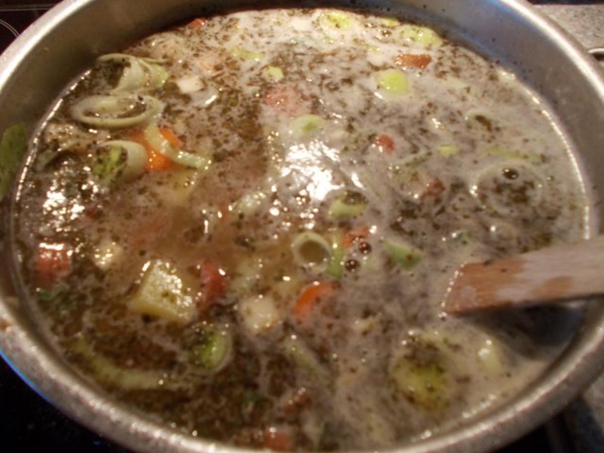 Erbsensuppe mit Dörrfleisch und Mettenden - einfach - 338 kcal/100g