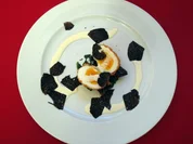 Frittiertes Ei auf Blattspinat mit Trüffel - Rezept