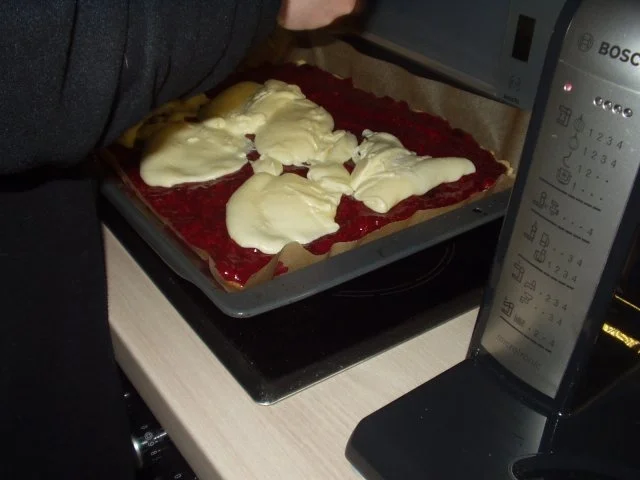 Rezept: Himbeer-Vanille-Schnitten Bild Nr. 6 Himbeer-Vanille-Schnitten - Rezept - Bild Nr. 6