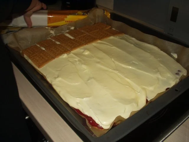 Rezept: Himbeer-Vanille-Schnitten Bild Nr. 8 Himbeer-Vanille-Schnitten - Rezept - Bild Nr. 8