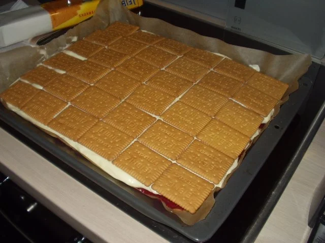 Rezept: Himbeer-Vanille-Schnitten Bild Nr. 9 Himbeer-Vanille-Schnitten - Rezept - Bild Nr. 9