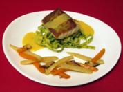 Fischfilet auf Koriandernudeln mit Maracujasoße, Gemüse und Pilzen - Rezept