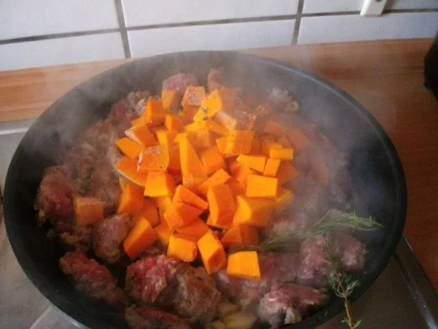 Kürbis in Käsesahnesosse mit Gehacktesklösschen - Rezept - Bild Nr. 9