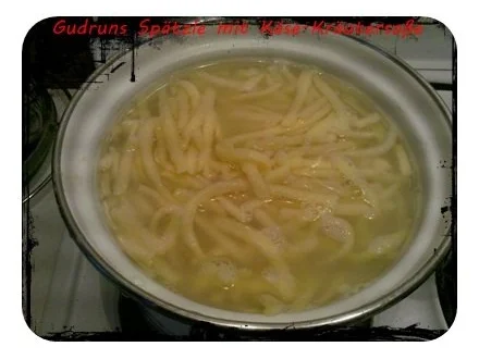 Rezept: Nudeln: Spätzle mit Käse-Kräutersoße Bild Nr. 6 Nudeln: Spätzle mit Käse-Kräutersoße - Rezept - Bild Nr. 6