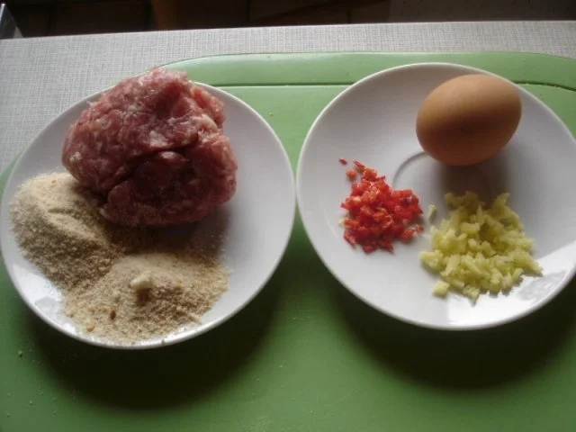 Rezept: Ingwer–Chili-Hackbällchen Bild Nr. 2 Ingwer–Chili-Hackbällchen - Rezept - Bild Nr. 2