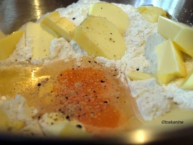 Rezept: Apfel-Walnuss-Tarte mit Zimtsahne Bild Nr. 2 Apfel-Walnuss-Tarte mit Zimtsahne - Rezept - Bild Nr. 2