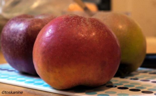 Apfel-Walnuss-Tarte mit Zimtsahne - Rezept - kochbar.de