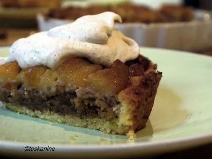 Rezept: Apfel-Walnuss-Tarte mit Zimtsahne Apfel-Walnuss-Tarte mit Zimtsahne - Rezept