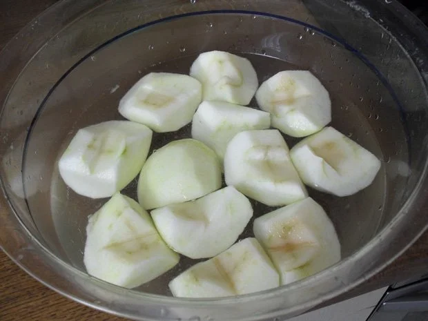 Apfelschmarr`n mit Rosinen, gehackten Mandeln und Vanillesößle für alle meine Kochfreunde - Rezept - Bild Nr. 2