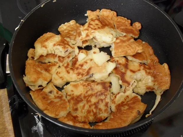 Apfelschmarr`n mit Rosinen, gehackten Mandeln und Vanillesößle für alle meine Kochfreunde - Rezept - Bild Nr. 12