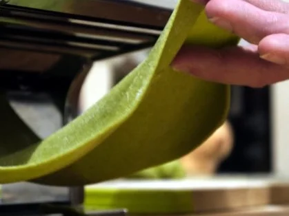 Tagliatelle verde aglio, olio, peperoncini e gamberetti - Rezept - Bild Nr. 8