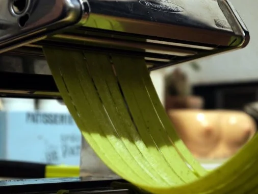 Tagliatelle verde aglio, olio, peperoncini e gamberetti - Rezept - Bild Nr. 9