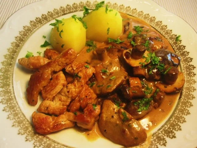 Rezept: Waldpilzpfanne mit Putenbrust-Streifen Waldpilzpfanne mit Putenbrust-Streifen - Rezept