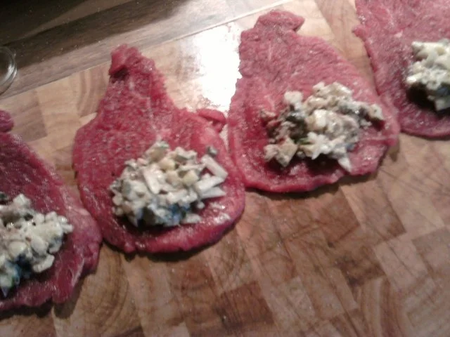 Trappers "Balkan-Rinder-Roulettas mit Knobi-Pommes" - Rezept - Bild Nr. 3