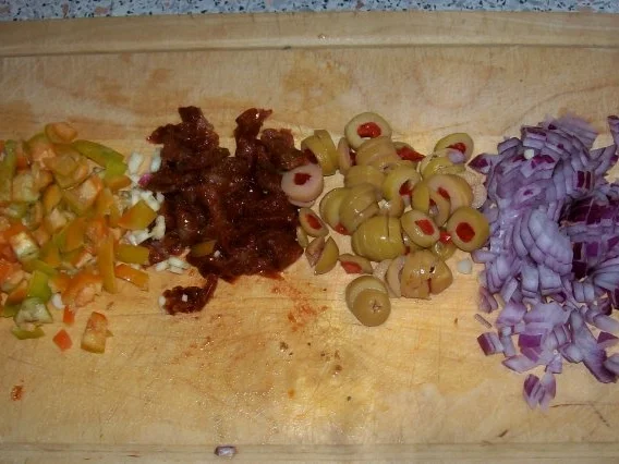 Würziger Hackbraten mit Oliven, Parmesan und getrockneten Tomaten - Rezept - Bild Nr. 2