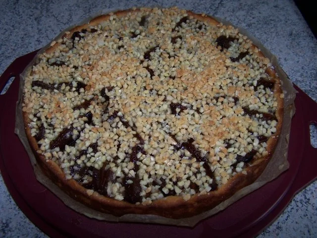 Rezept: Pflaumenkuchen mit Nusskrokant Pflaumenkuchen mit Nusskrokant - Rezept