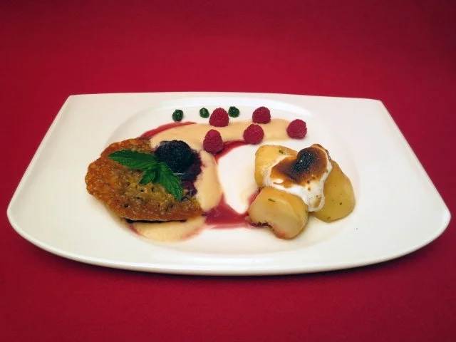 Rosmarinpfirsiche mit Brombeersorbet - Rezept