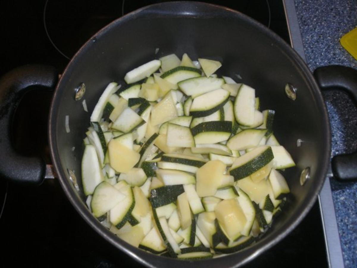 Zucchini - Kartoffelsuppe mit Krabben - Rezept - Bild Nr. 2