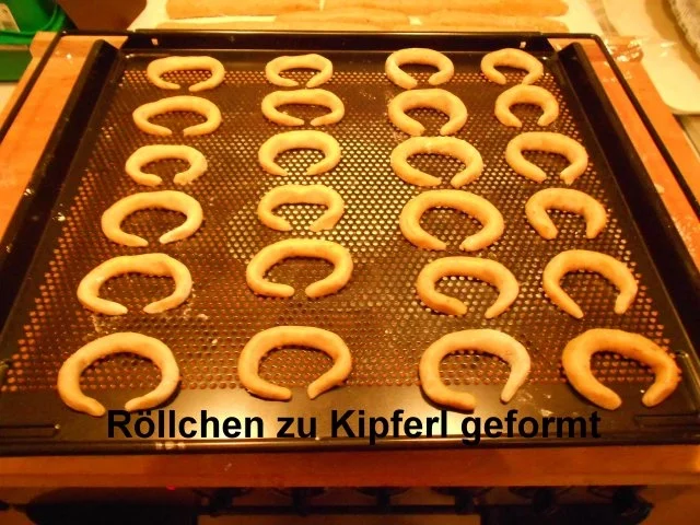 Kaffeekipferl - Rezept - Bild Nr. 12