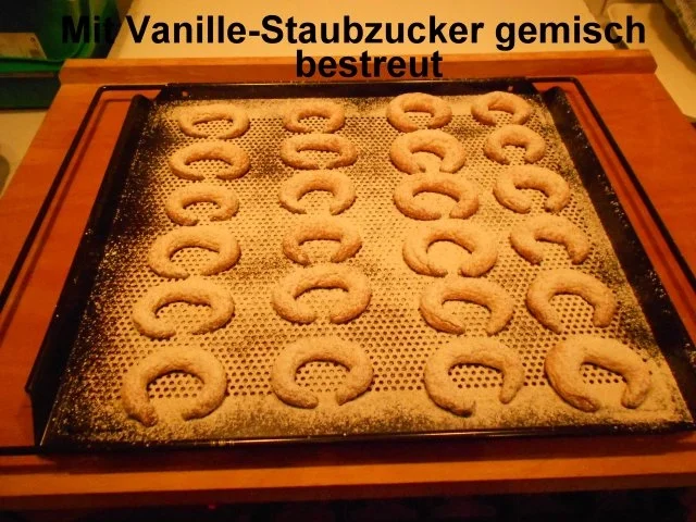 Kaffeekipferl - Rezept - Bild Nr. 18