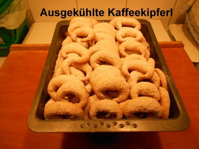 Kaffeekipferl - Rezept - Bild Nr. 24