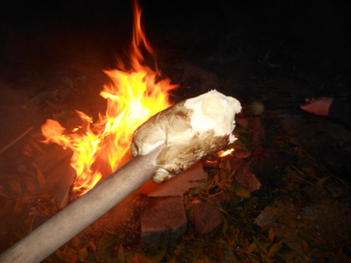 Stockbrot mit Mehl und Backpulver - Rezept mit Bild - kochbar.de