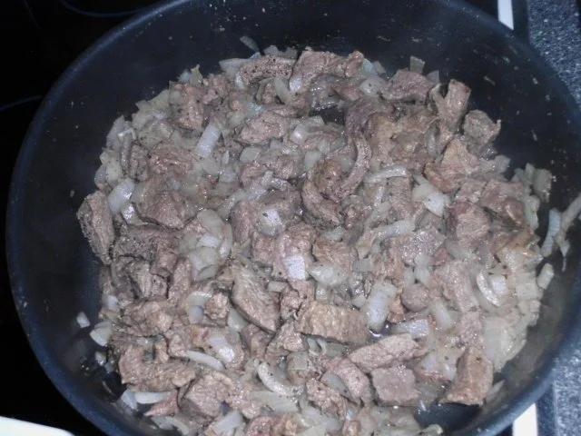 Rezept: Rindergulasch mit Pfifferlingen in einer Rahmsauce Bild Nr. 2 Rindergulasch mit Pfifferlingen in einer Rahmsauce - Rezept - Bild Nr. 2