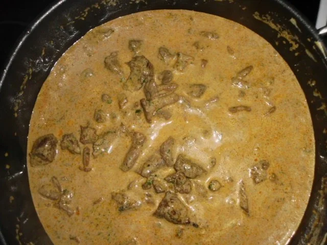 Rezept: Rindergulasch mit Pfifferlingen in einer Rahmsauce Bild Nr. 6 Rindergulasch mit Pfifferlingen in einer Rahmsauce - Rezept - Bild Nr. 6