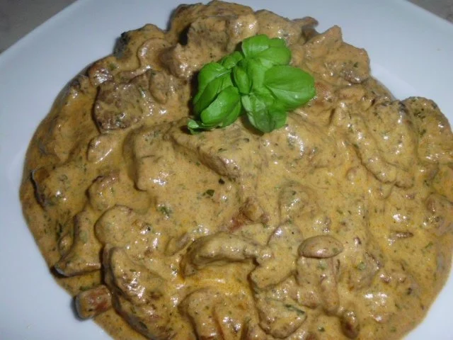 Rezept: Rindergulasch mit Pfifferlingen in einer Rahmsauce Bild Nr. 7 Rindergulasch mit Pfifferlingen in einer Rahmsauce - Rezept - Bild Nr. 7