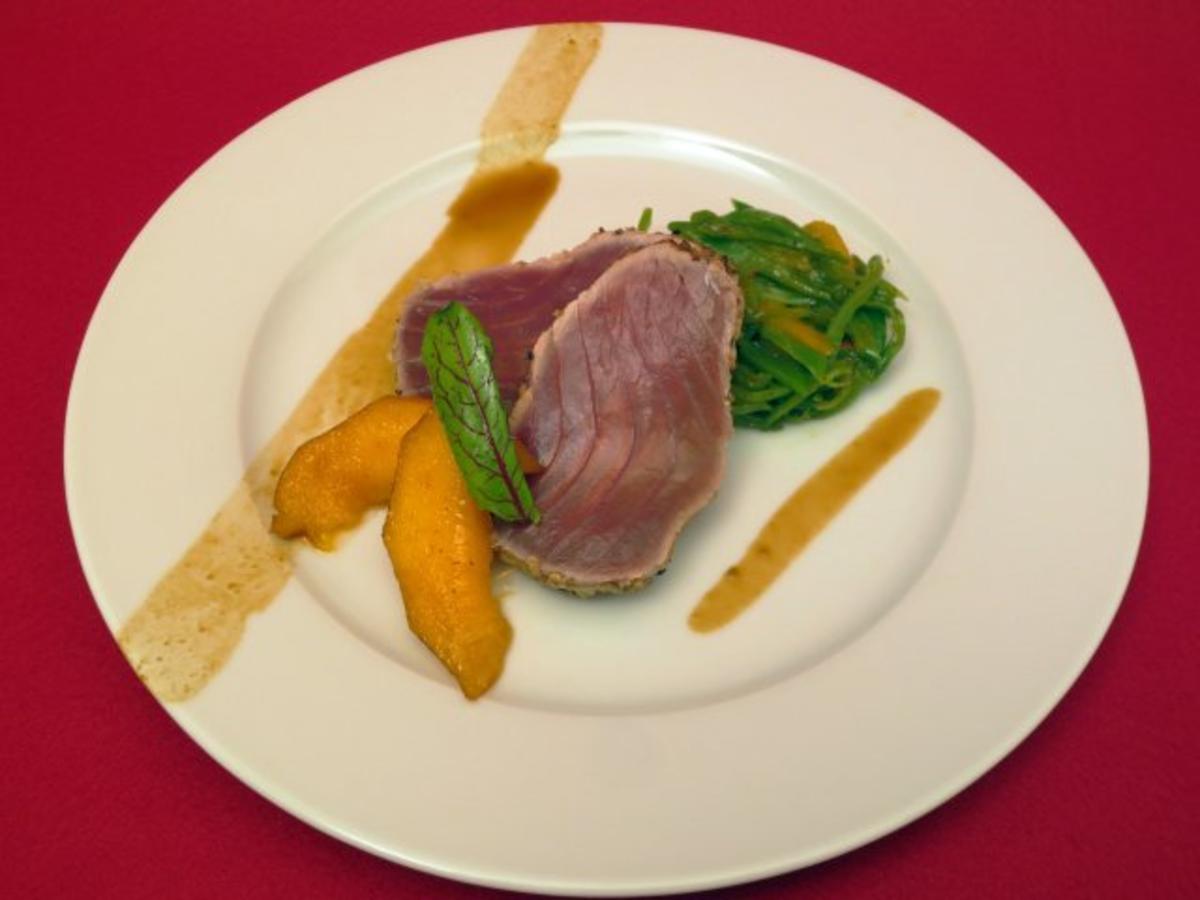 Thunfisch im Zitronengras-Pfeffermantel mit Salat von karamellisierter ...