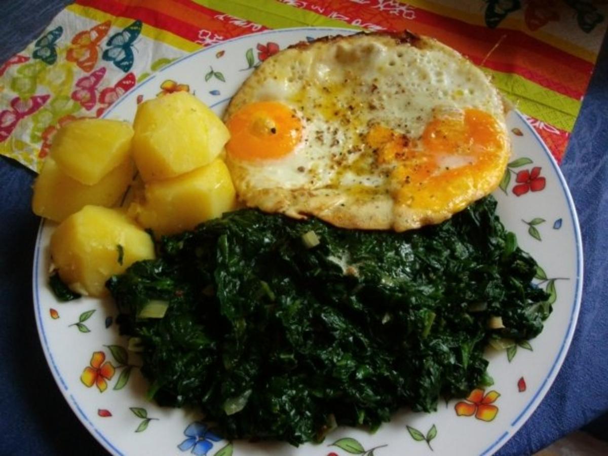 junger Spinat mit Wunschei - Rezept mit Bild