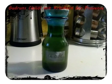 Rezept: Öl: Chiliöl mit Kräutern der Provence Öl: Chiliöl mit Kräutern der Provence - Rezept